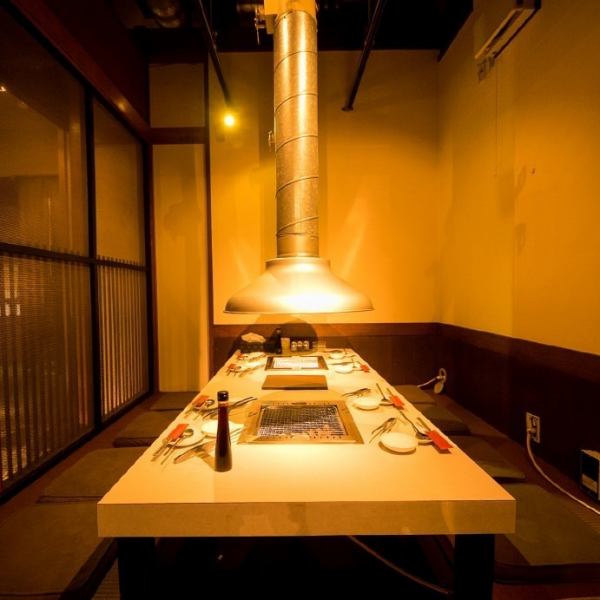 【個室・半個室完備】完全個室は最大８名様、半個室は最大３０名様でご利用いただけます。デートや女子会・ご家族でのお食事会などプライベートシーンにピッタリです。ご予約の際、週末は特に早めのご予約をお願いいたします。