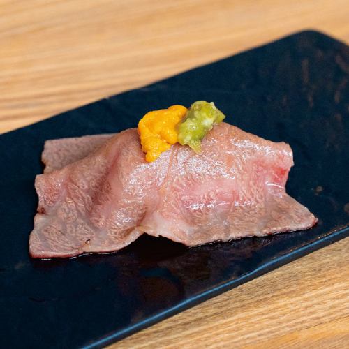 ザブトンのウニ肉寿司
