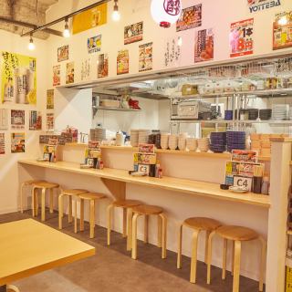 【1名様～2名様向け】親しい友人とのちょい飲みはもちろん、お一人様もご利用いただけます！横並びのお席で会話も弾むはず♪※画像は系列店