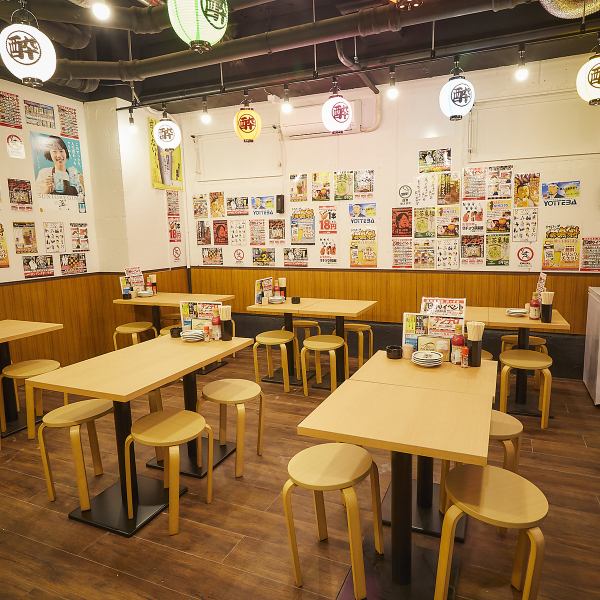 【新静岡駅より徒歩約7分】居酒屋『酔っ手羽』は“朝6時まで営業中”！朝昼晩いつでも好きな時間帯にサク飲みや宴会を楽しめます♪店内には大小様々なテーブル席とカウンター席をご用意！活気溢れる店内で名物の手羽先をはじめ、つくね・餃子等、豊富なメニューをご堪能ください！