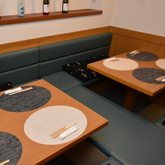 2名様用の掘りごたつのお席を1席ご用意しております。足をのばしてくつろいでお過ごしいただけます！会社の同僚の方とゆっくり腰を据えて飲みたい時やデートで大切な方とまったりと過ごしたい時などに最適です。是非ご利用ください！