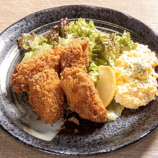 自家製タルタル付き！旬の美味しい「牡蠣フライ」
