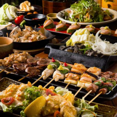 【播鳥名物焼き鳥】当店自慢の新鮮地鶏とこだわり炭をお焼きした焼き鳥を200円～ご用意しております。