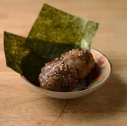 醤油おにぎりの肉巻き