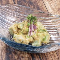 アボカドのそば味噌マヨネーズ和え