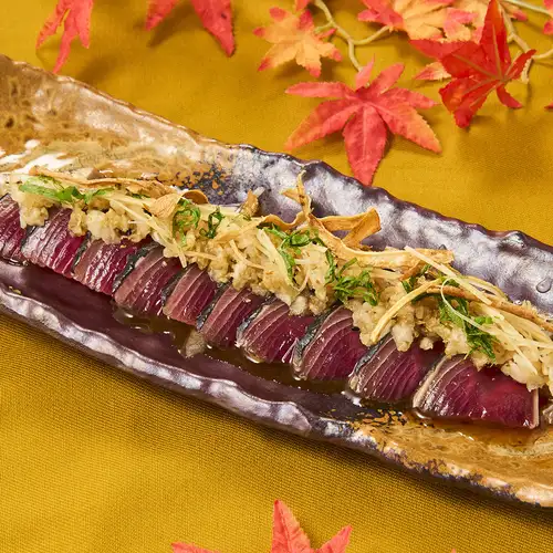 藁焼き鰹のたたきもみじ鬼おろしかけ