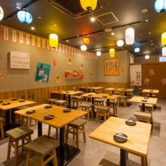 The open seating can accommodate up to 40 people! Combined with the sunken kotatsu, it can accommodate groups of up to 90 people.Please feel free to contact us.