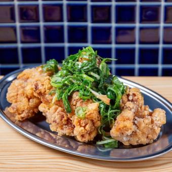 Deep fried chicken thigh with salt and green onion