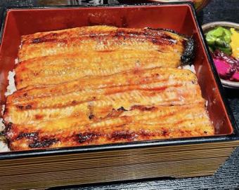 10,000日元吃一整條鰻魚的豪華套餐