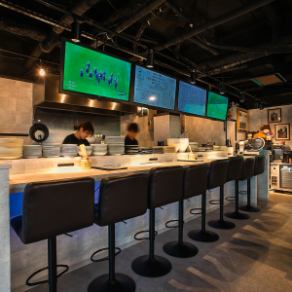 Equipped with electrical outlets! Counter seats where you can watch sports on monitors during events