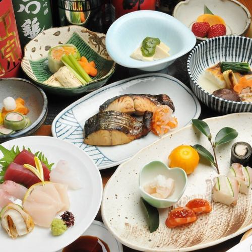 [Coupon discount available] Enjoy yakitori, sashimi, hotpot, etc. ♪ 2-hour all-you-can-drink banquet course/7 dishes: from 4,000 yen (tax included)