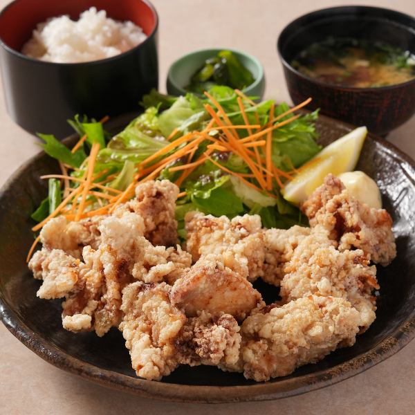 ビールやハイボールとの相性バツグン★サクサクでボリューム満点の唐揚げをぜひご賞味ください！