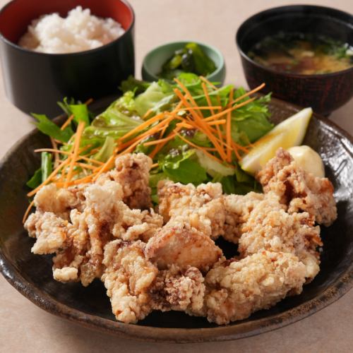 ビールやハイボールとの相性バツグン★サクサクでボリューム満点の唐揚げをぜひご賞味ください！