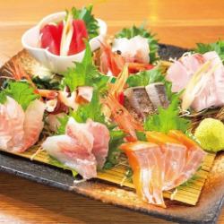 Assorted sashimi