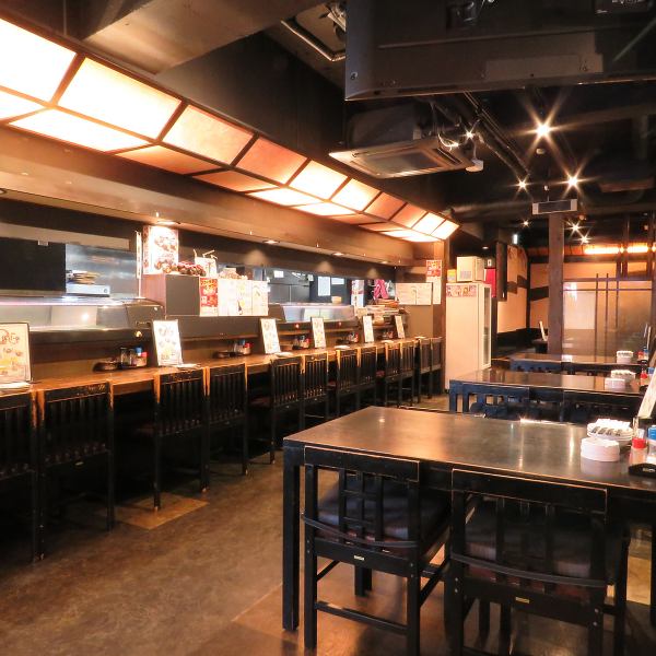 Table seating is also available.It's the perfect place to stop by with friends after work.It is also recommended for small banquets.From the affordable 3,000 yen after-party course to all-you-can-drink single courses and other banquet courses...Please choose according to your needs!