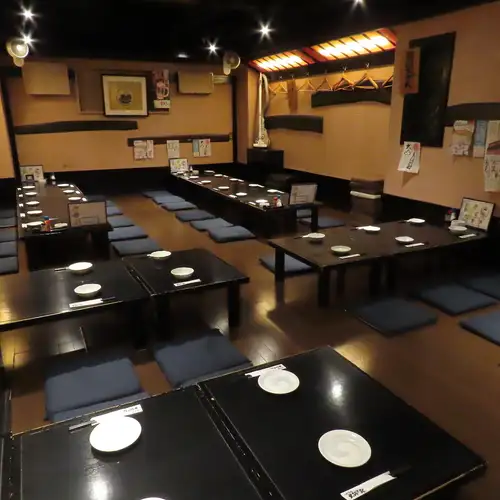 <p>Our spacious tatami room is perfect for welcome parties, farewell parties, year-end parties, New Year's parties, and all kinds of banquets! We will do our best to accommodate your requests! For large banquets, please consider our large and small bowls!</p>