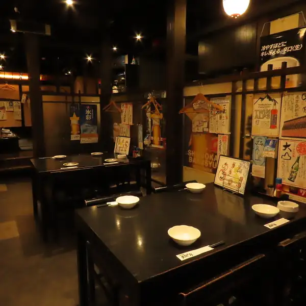 Table seating is also available.It's just the right level of casualness to stop by with colleagues after work.It's also recommended for small group gatherings.From affordable 3000 yen after-party courses to à la carte all-you-can-drink options and other banquet courses...Please choose according to your needs!