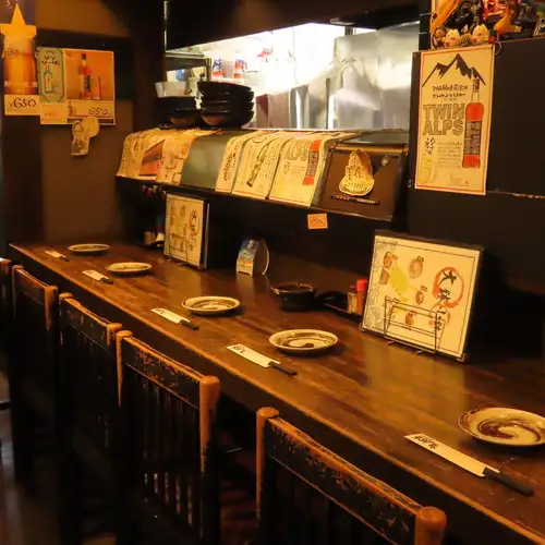 <p>With its old-fashioned, retro atmosphere and lively interior, it's the perfect place to unwind after work! The counter seats are recommended for dates or for enjoying a quiet drink alone! Ask our staff for today's recommendations!</p>