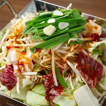 自家製出汁で味わう多彩な鍋料理の贅沢ラインナップ