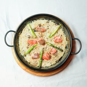 [Cream] Cream paella with grilled salmon and asparagus (2 servings)