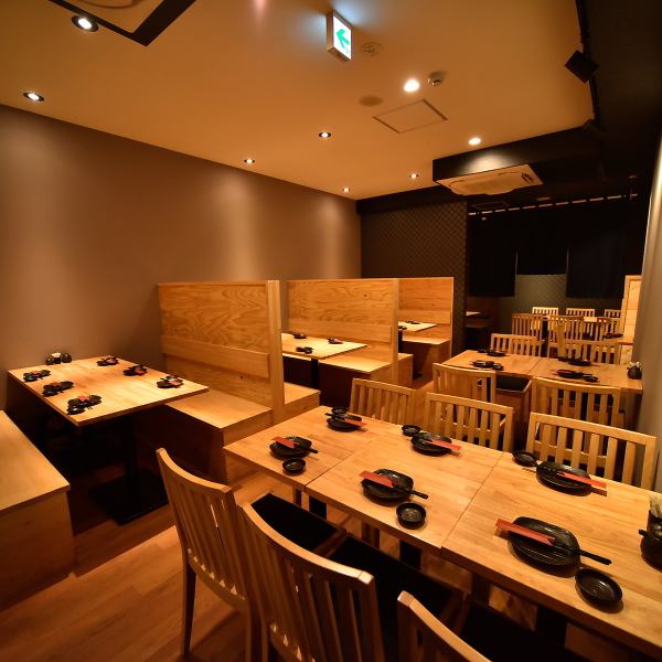 A space with a high ceiling and a feeling of openness is realized.We are fully equipped with elegant and elegant private rooms as if you forget the hustle and bustle!In addition, the interior that is particular about the interior and lighting is a relaxing space illuminated by the light of indirect lighting ♪ Fine dining and food Please enjoy the sake to your heart's content!