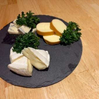 本日のチーズ盛り合わせ