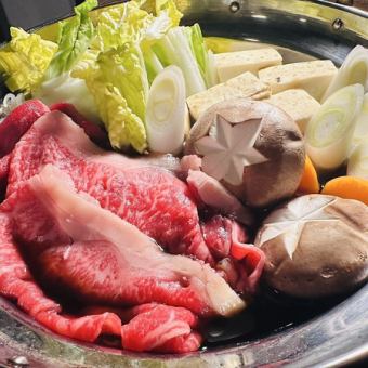 Perfect for anniversaries and special occasions: A superb sukiyaki course made with Aso's highest quality Akagyu beef for 6,000 yen (tax included)