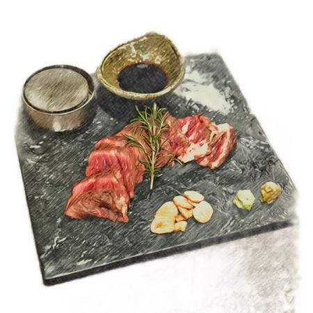 皆大好きです牛ハラミの炭火焼/Charcoal grilled beef skirt steak