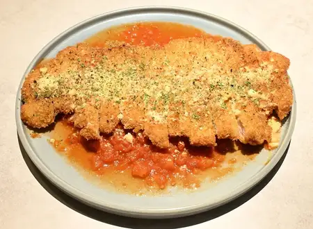 삼원 돼지 밀라노 스타일의 커틀릿