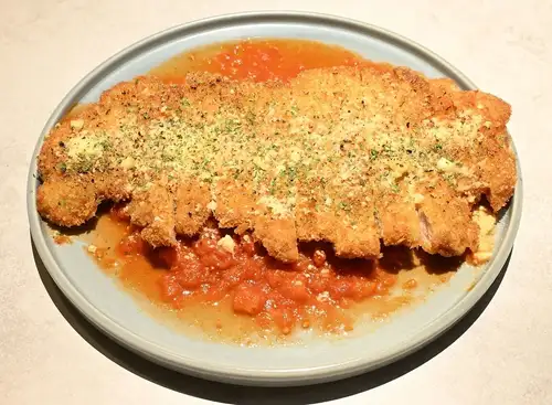 삼원 돼지 밀라노 스타일의 커틀릿