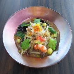 紅葉鯛と車海老の菊花きのこ餡掛け