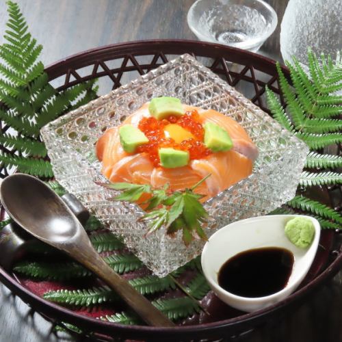 タスマニアサーモンとイクラの親子丼
