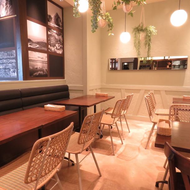 You can have a leisurely lunch, a girls' night out, a birthday party, or a family outing in our stylish interior.You can enjoy it for many purposes♪We have comfortable and spacious sofa seats!
