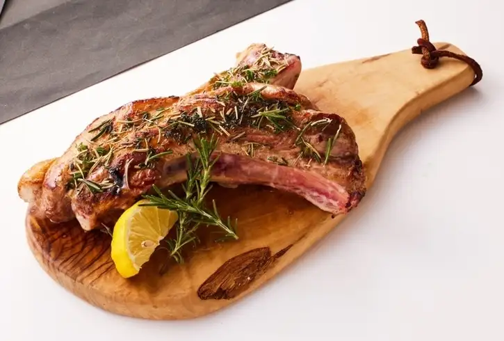 スペアリブや牛サガリステーキなどのお肉料理にもこだわり☆