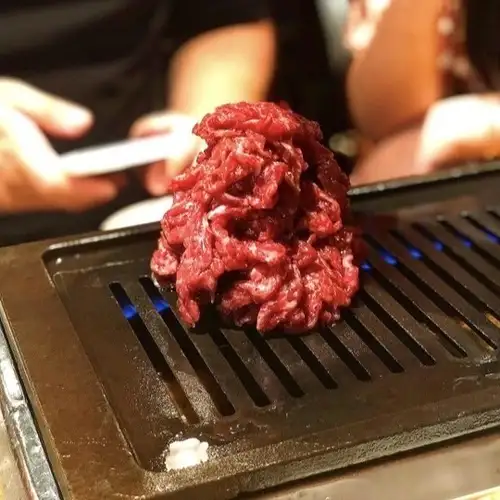 我們還有肉餅出售。