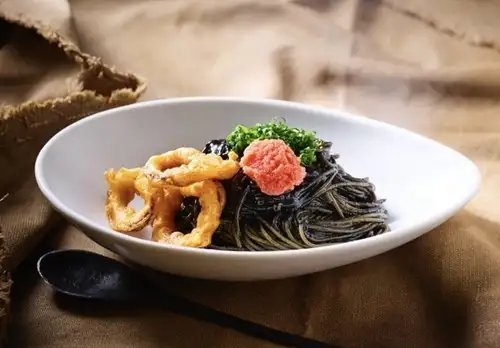 魷魚墨汁和博多明太子抓飯