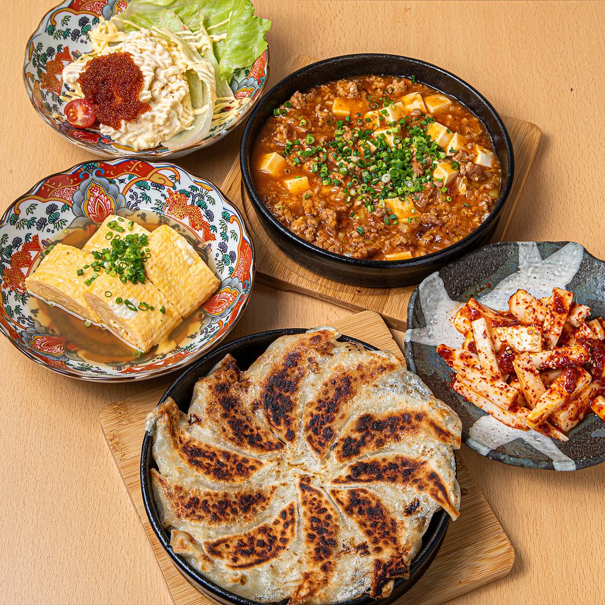 ≪駅から徒歩30秒≫こだわりの餡を使用した鉄なべ餃子が自慢！お得な飲み放題も◎