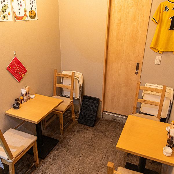【テーブル席で家族団らん◎】女性の方も大歓迎の当店は、家族利用にもぴったりなテーブル席をご用意しています。リラックスした空間で、ゆっくりとお食事を楽しみながら、笑顔あふれる会話をお楽しみください。皆様の大切な時間を、心地よい雰囲気の中でお過ごしいただけます！