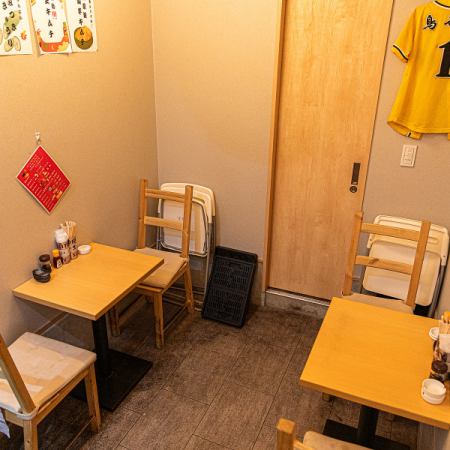 We have table seating that is convenient for groups, and families and women are also welcome. Please come and enjoy our restaurant for family meals or girls' nights!