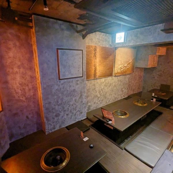 店内は落ち着いた大人の雰囲気が広がる空間で、20名様以上から貸切利用のご相談が可能。人数や利用シーンに応じて柔軟に対応します。会社宴会や記念日、特別な集まりなど、周囲を気にせず楽しみたいシーンにおすすめです。