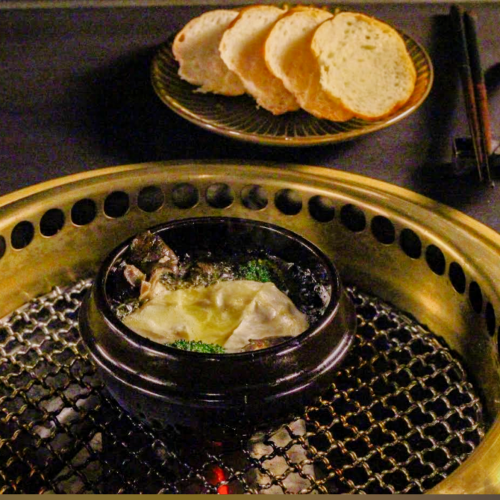 丸ごとカマンベールチーズと地場野菜のアヒージョ