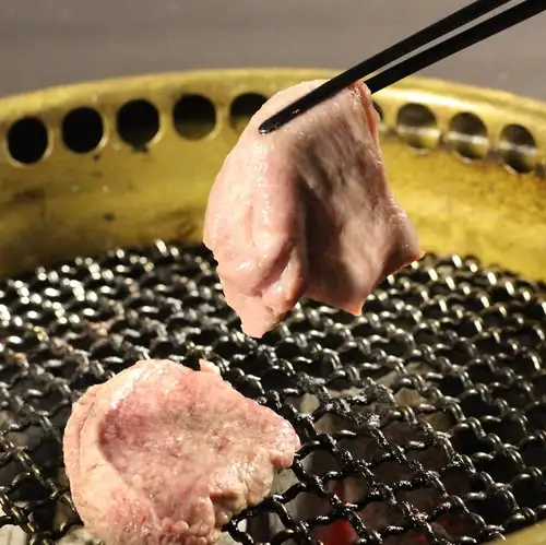 극후 숙성 서리 내림 쇠고기와 숙성 쇠고기 먹는 비교 세트
