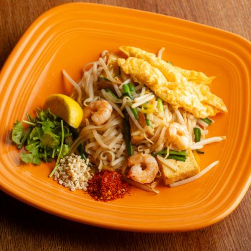 【土日祝ブランチ限定】選べるメイン料理とサラダが付いたランチセット