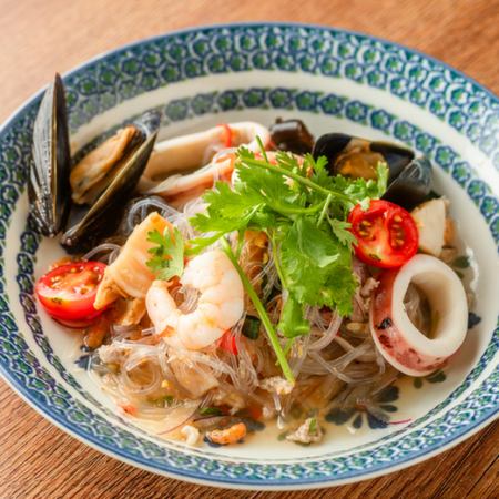 シーフードと春雨サラダ～ヤムウンセン～