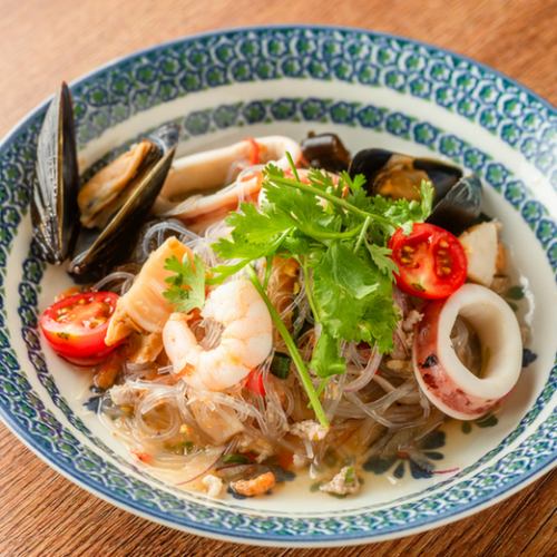 シーフードと春雨サラダ～ヤムウンセン～