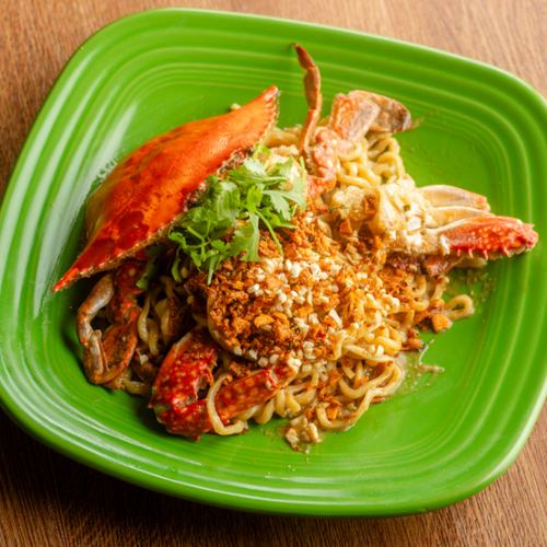 丸ごと渡り蟹の濃厚蟹味噌炒め麺