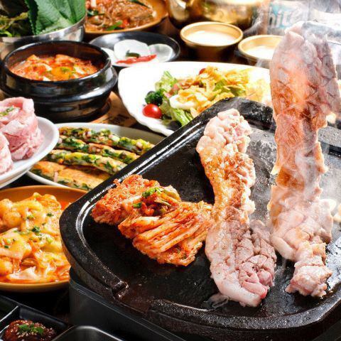 サムギョプサルやチーズタッカルビはもちろん一品料理食べ放題！