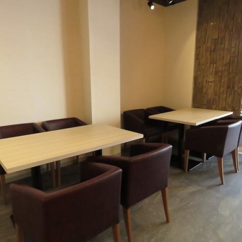 Table seating for 4 (1st floor)