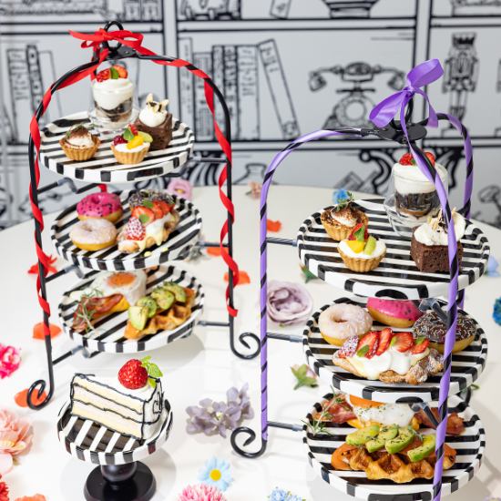 全て手描きの2D世界で推し活！映える空間と充実したスイーツを満喫できるカフェです☆