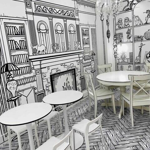 店内は全て手描きで演出された2D空間が広がり、まるで一枚の絵の中にいるかのような感覚に包まれます。大人数にも対応できるレイアウトで、テーブル同士の間隔がしっかり取られているため、ゆったりと過ごせるのも魅力です。推し活にテーマを合わせた装飾や協力も可能なので、オフ会やパーティー利用に安心感を提供します♪